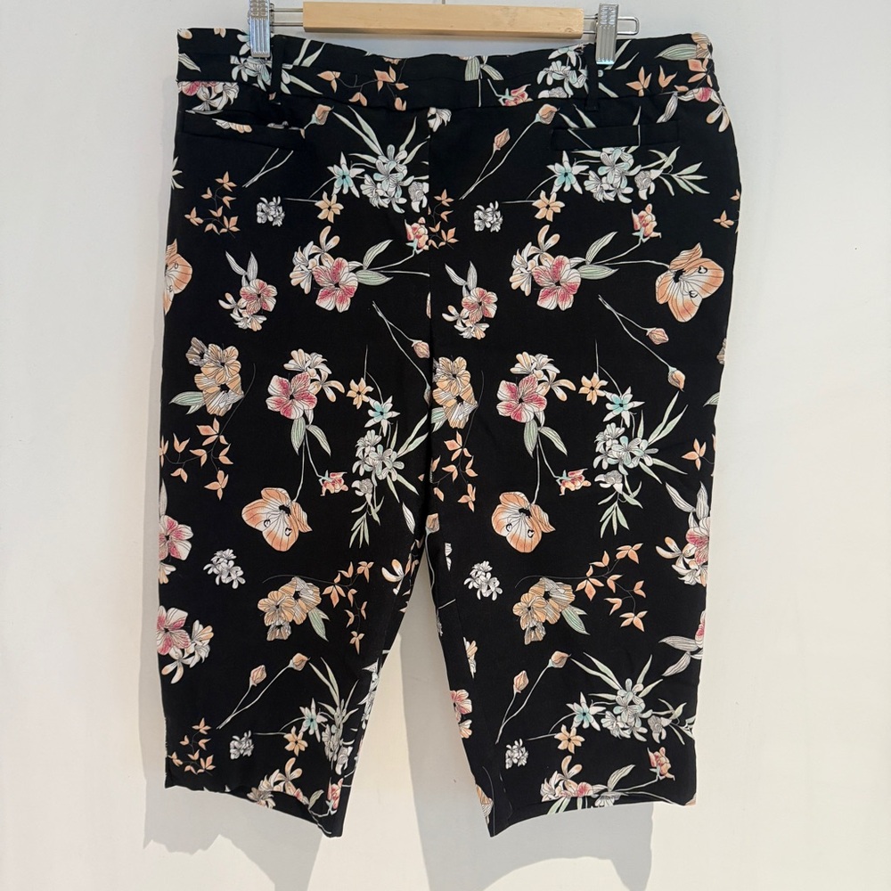 Penningtons In Every Story Black Floral Capris Plus Size 22P